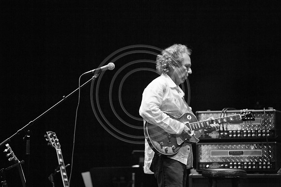 5021_DG_JAZZ_ROOTS_GUITAR VIRUOSOS_Concert_Adrienne_Arsh_Center_ZV4N9926