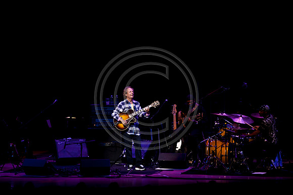 5021_DG_JAZZ_ROOTS_GUITAR VIRUOSOS_Concert_Adrienne_Arsh_CenterVA0M6864
