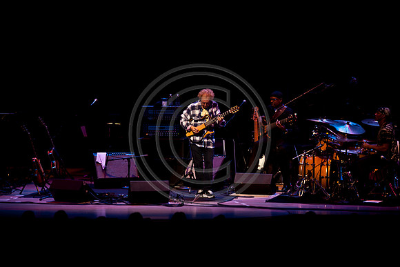 5021_DG_JAZZ_ROOTS_GUITAR VIRUOSOS_Concert_Adrienne_Arsh_Center_VA0M6740