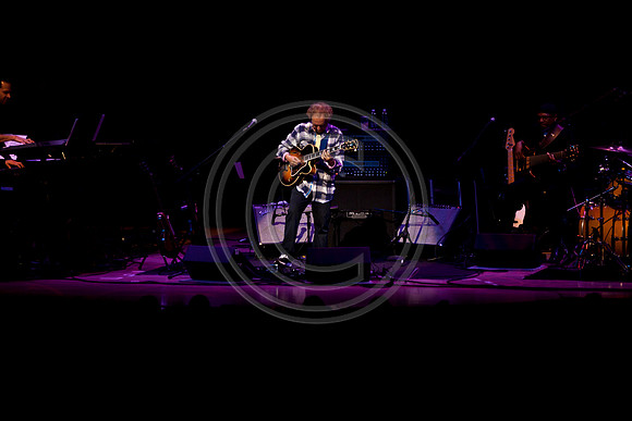 5021_DG_JAZZ_ROOTS_GUITAR VIRUOSOS_Concert_Adrienne_Arsh_CenterVA0M6869